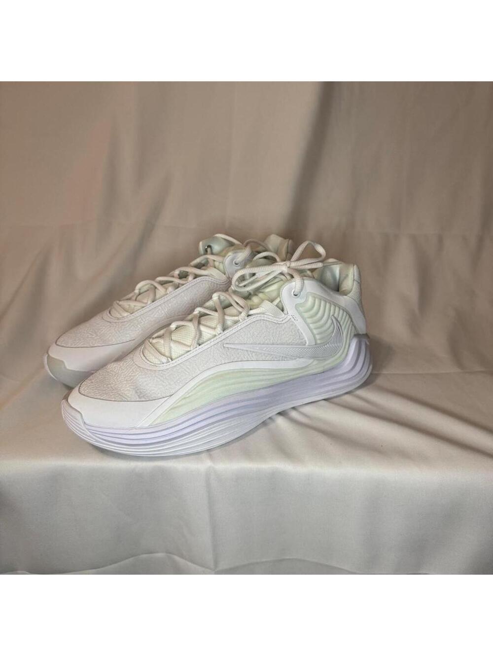 Nike Men's White and Cream Trainer